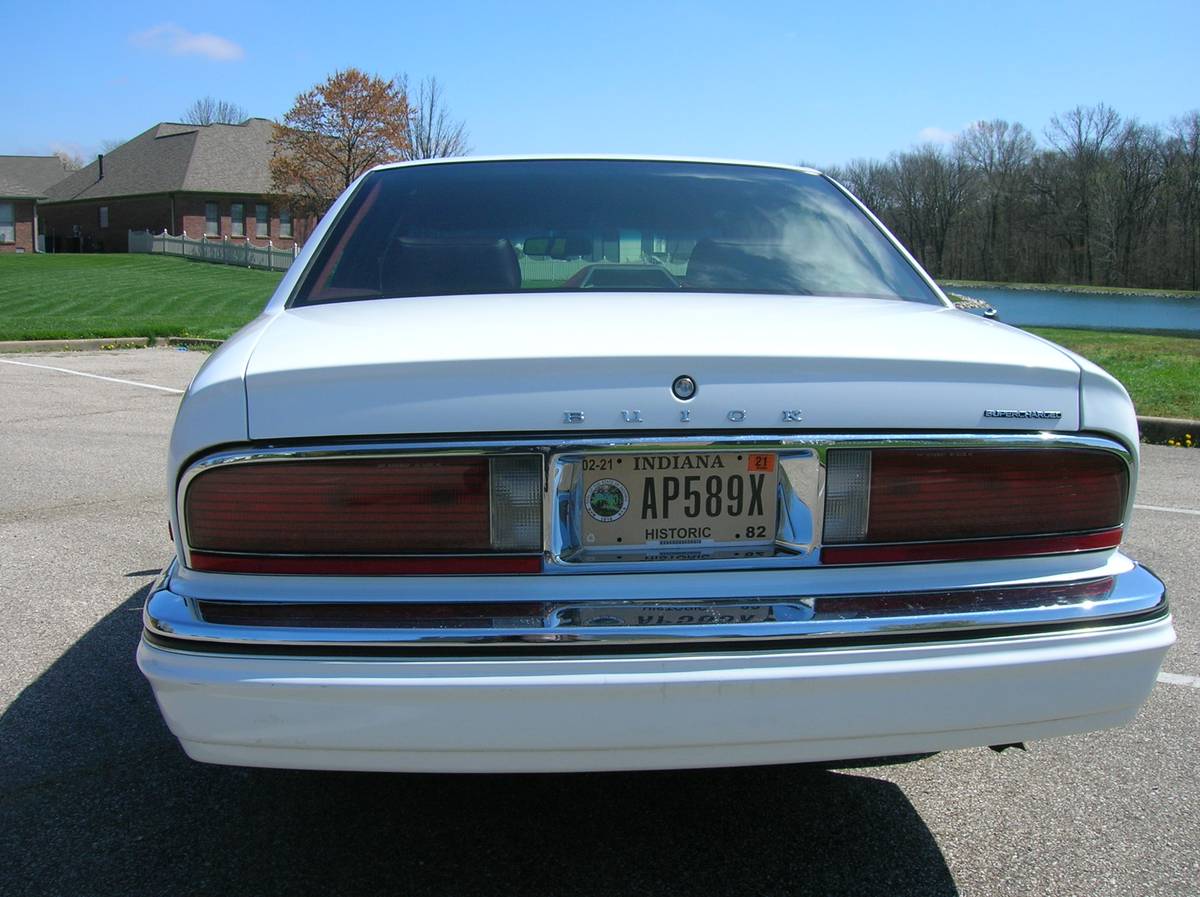 Buick-park-avenue-ultra-1993-white-2