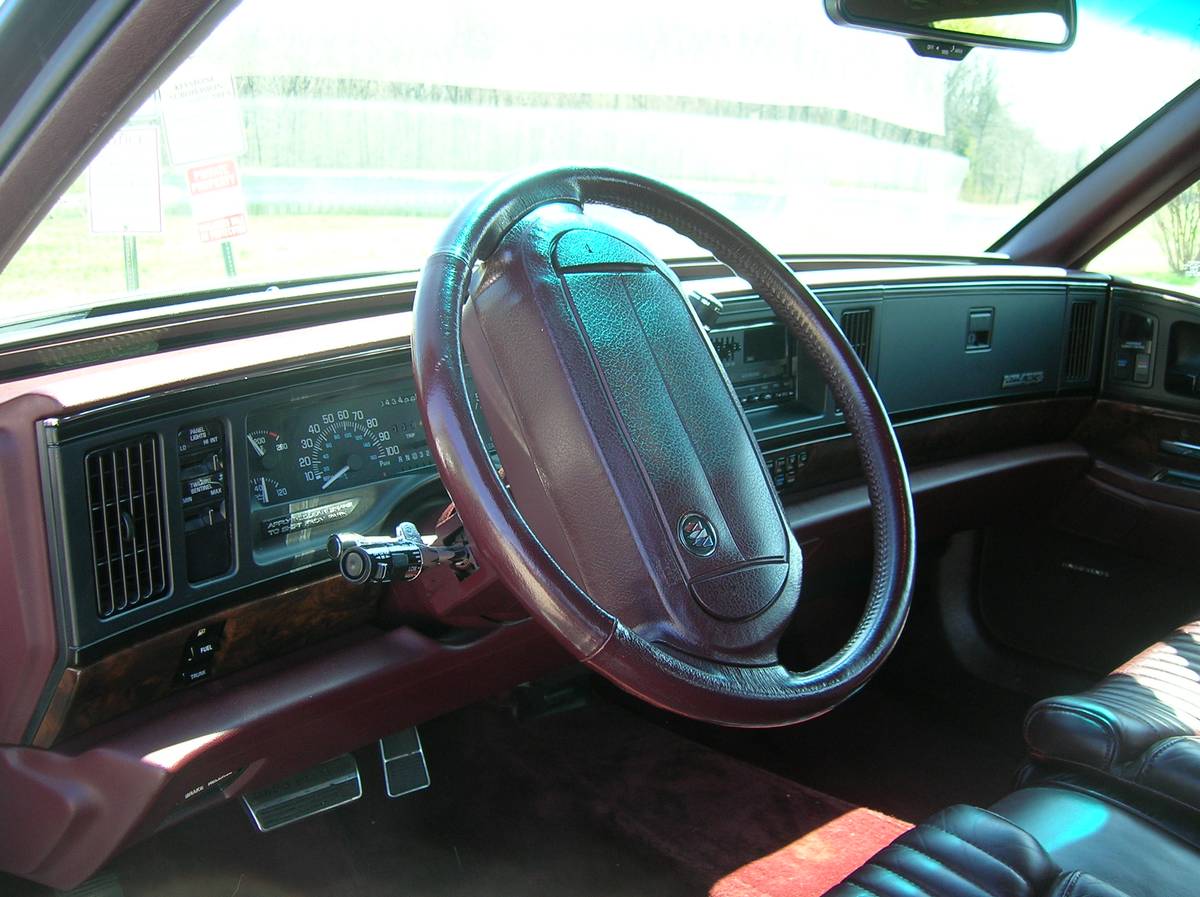 Buick-park-avenue-ultra-1993-white-3