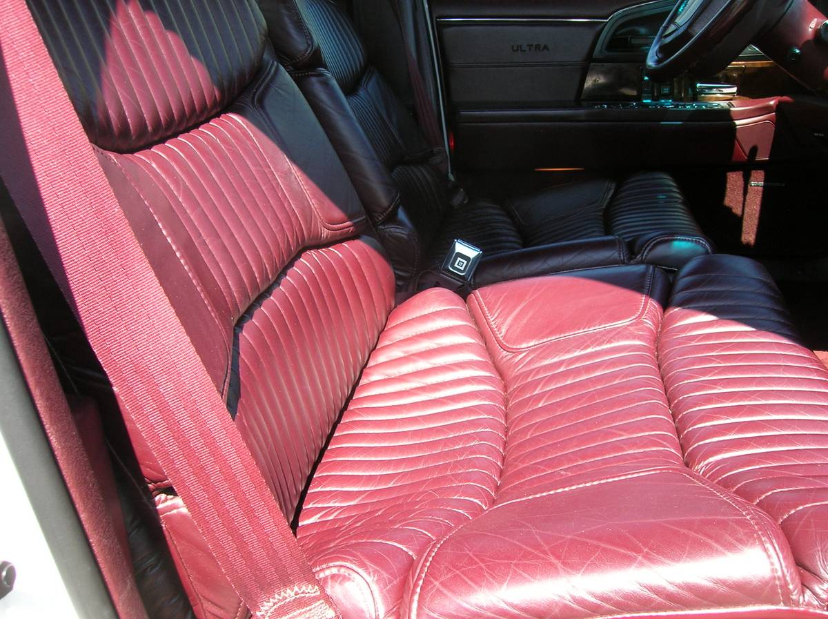 Buick-park-avenue-ultra-1993-white-7