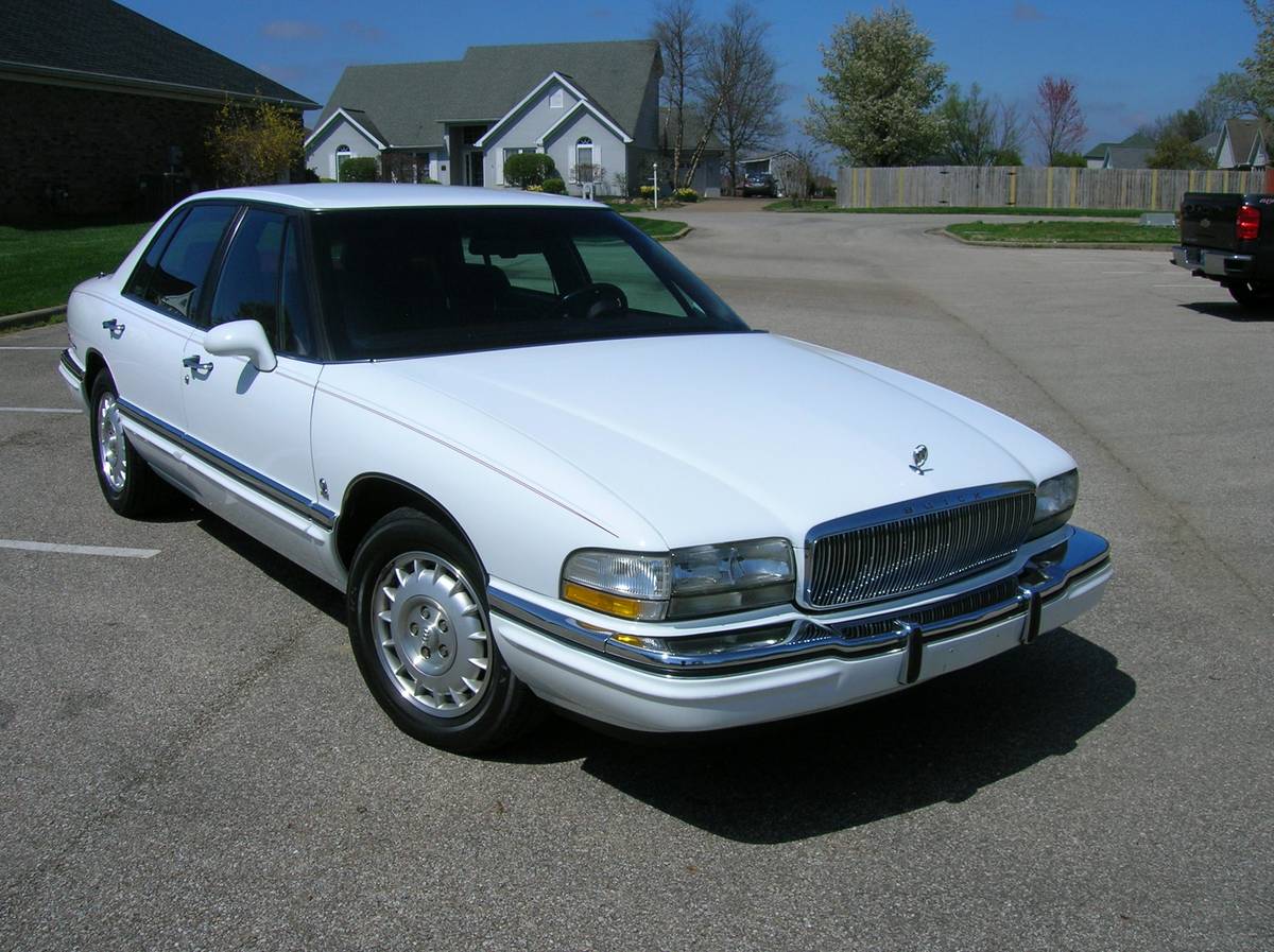 Buick-park-avenue-ultra-1993-white