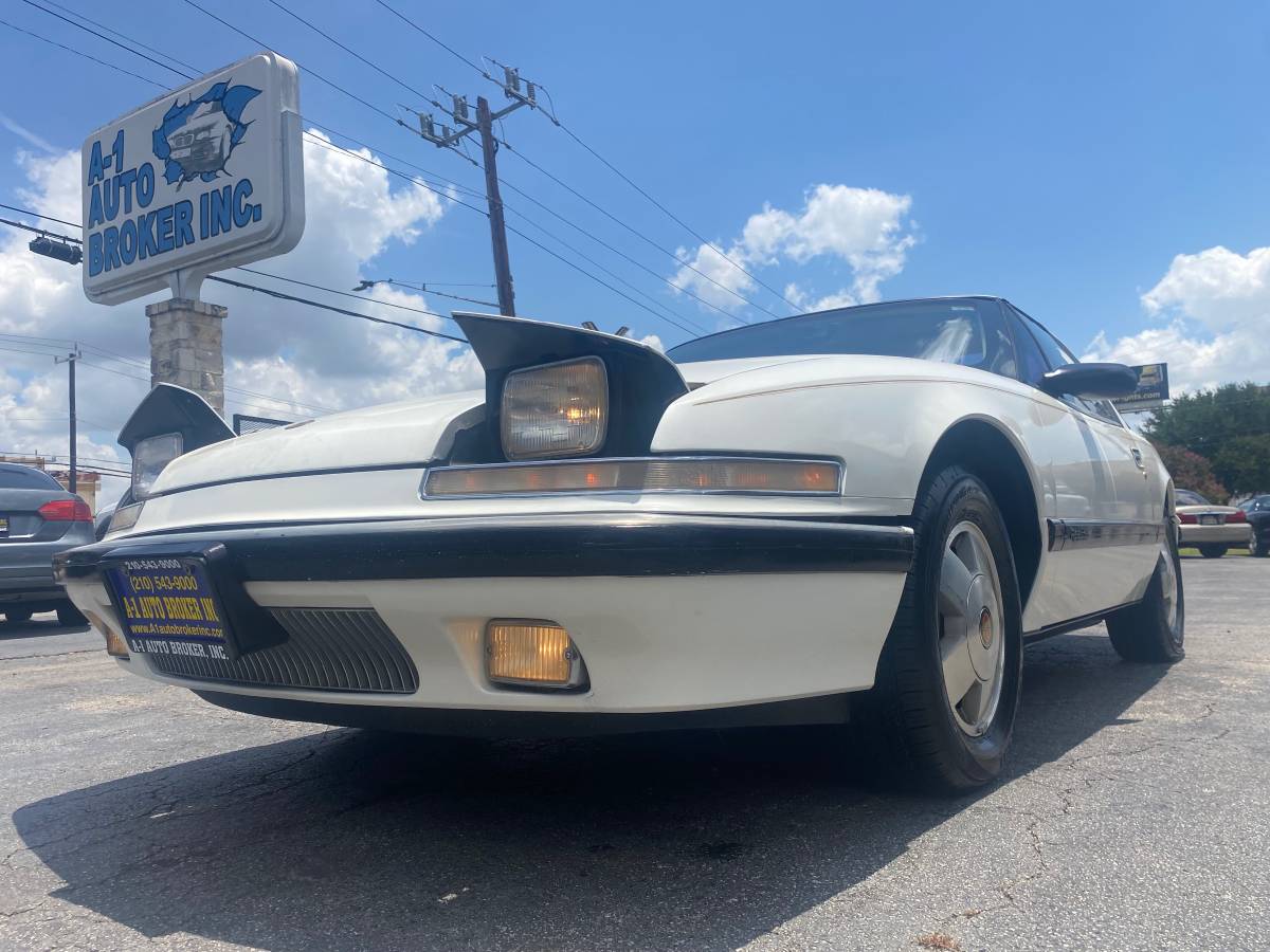Buick-reatta-1988-white-1