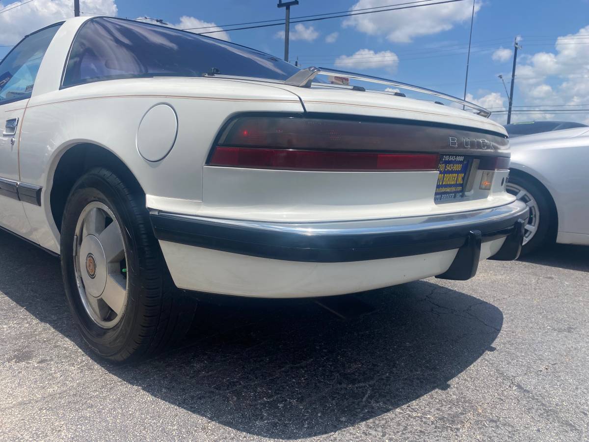 Buick-reatta-1988-white-2