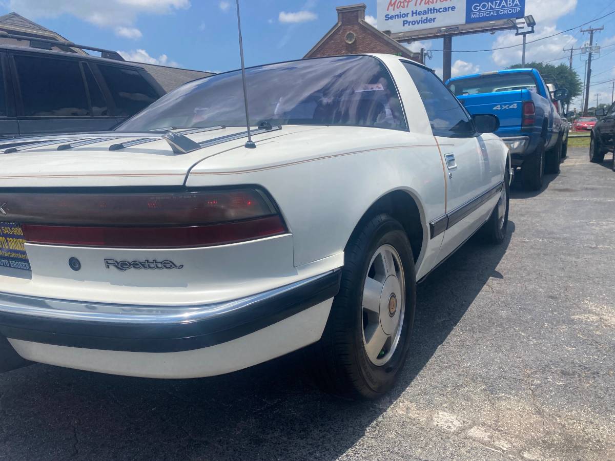 Buick-reatta-1988-white-4