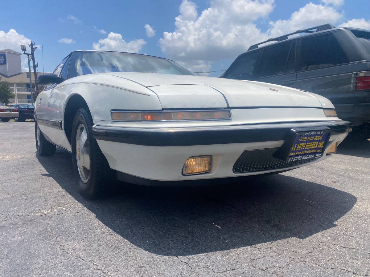 Buick-reatta-1988-white-5