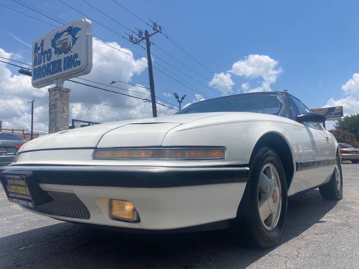 Buick-reatta-1988-white-6