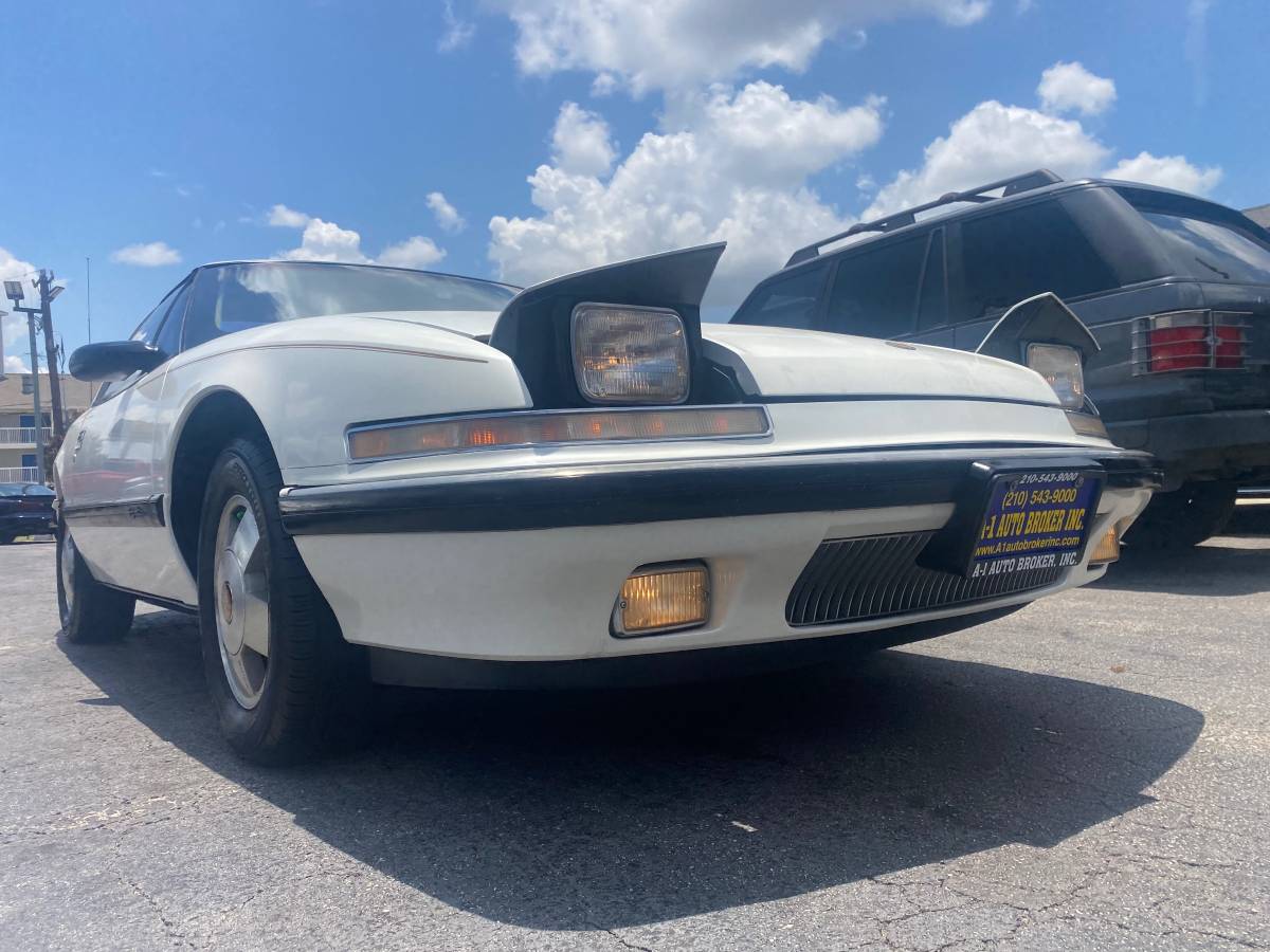 Buick-reatta-1988-white-7