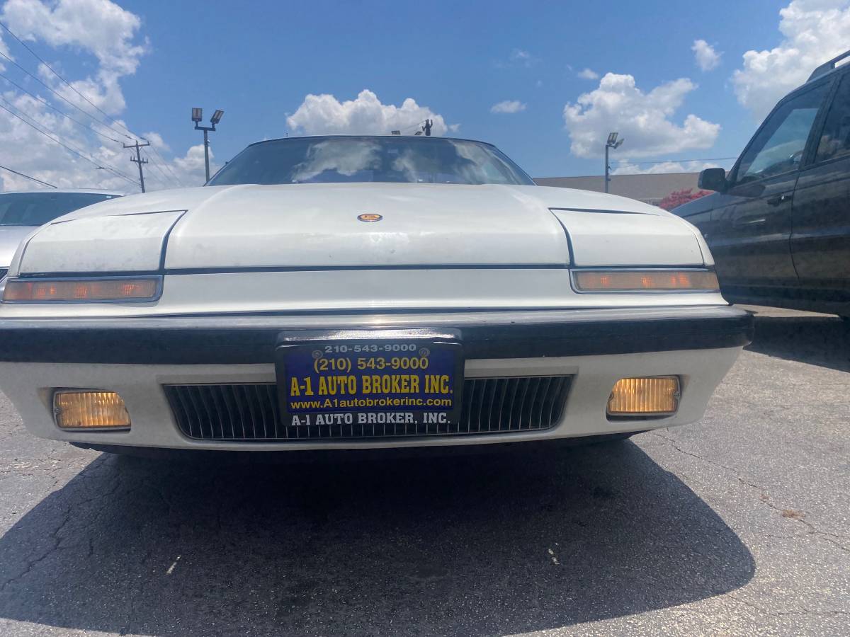 Buick-reatta-1988-white-8
