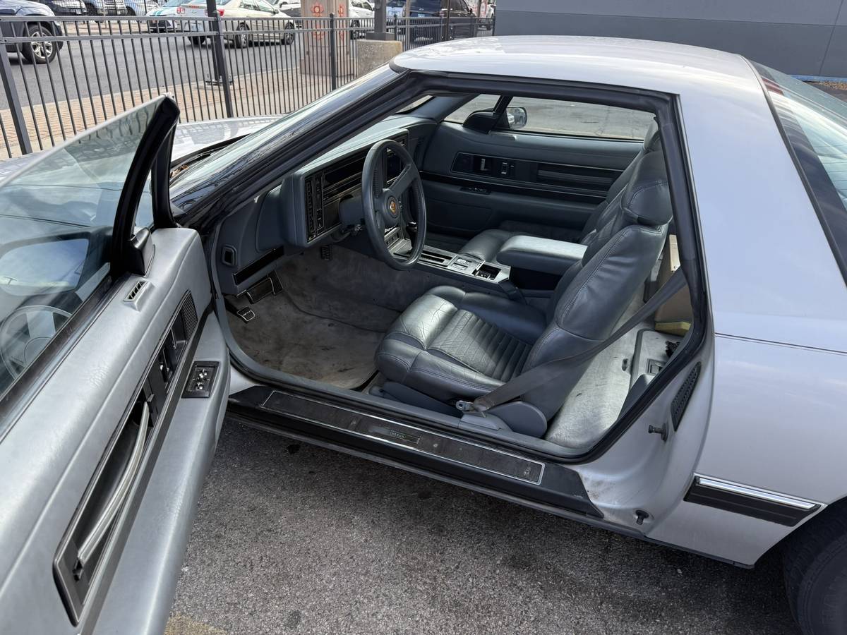Buick-reatta-1989-silver-14