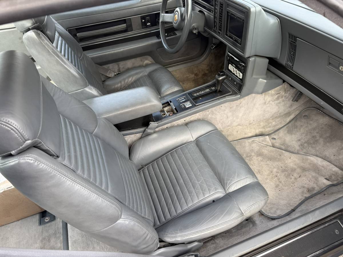 Buick-reatta-1989-silver-23