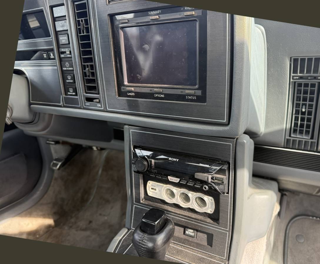 Buick-reatta-1989-silver-4
