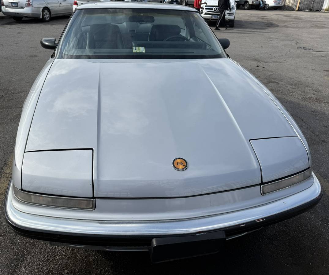 Buick-reatta-1989-silver