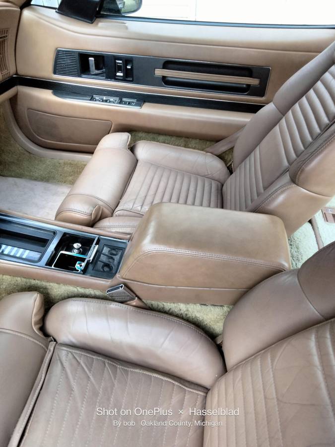 Buick-reatta-1990-brown-17