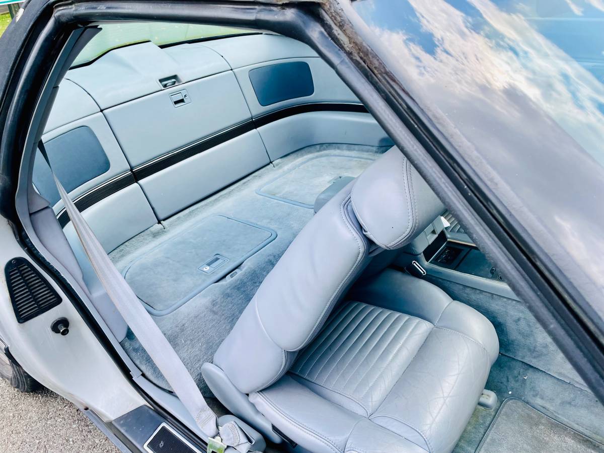 Buick-reatta-coupe-1990-silver-11
