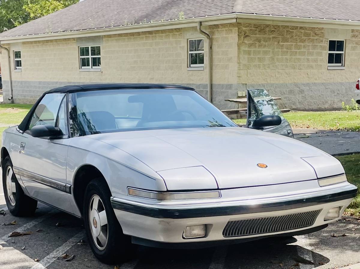 Buick-reatta-coupe-1990-silver-14