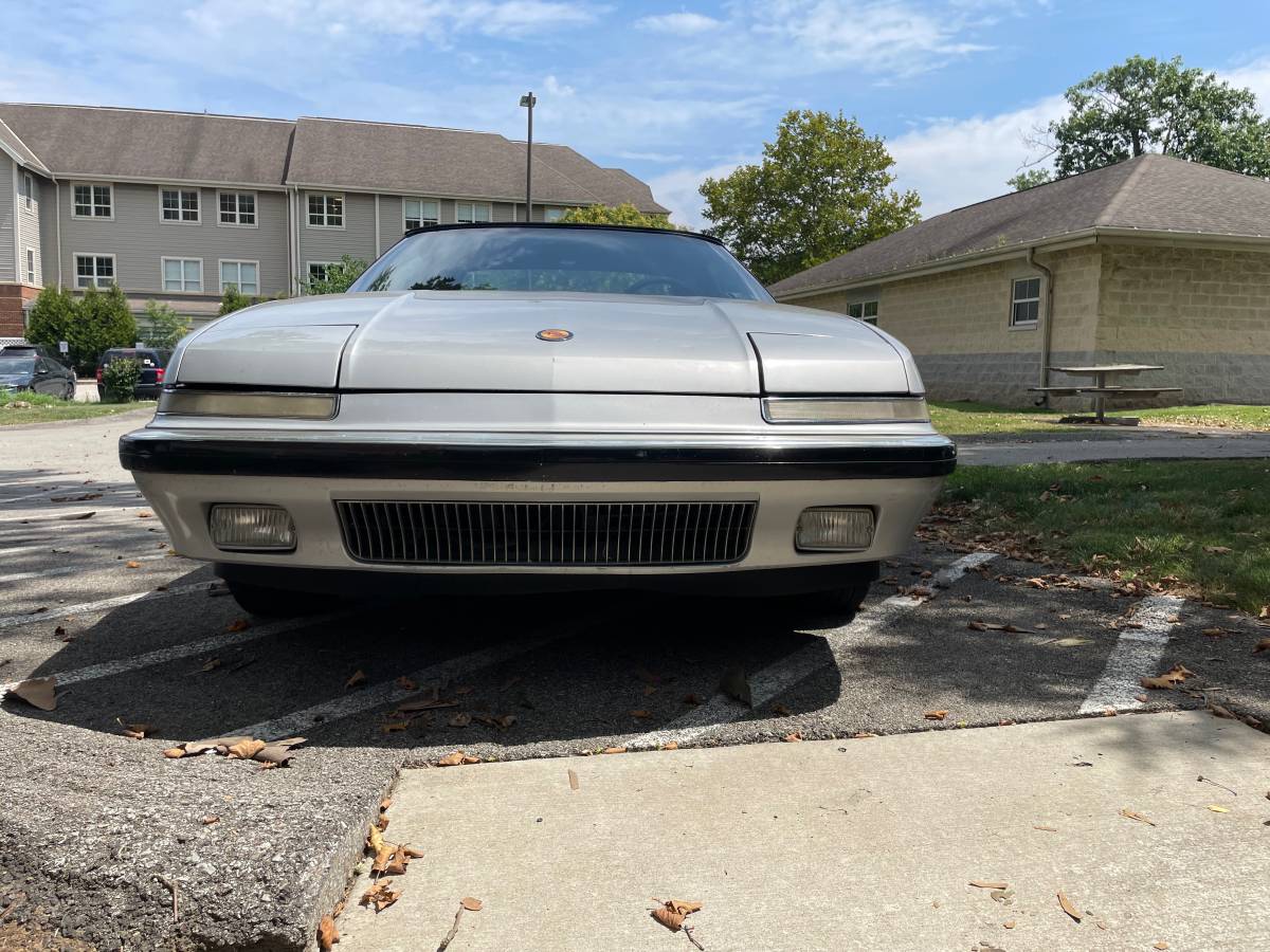 Buick-reatta-coupe-1990-silver-2