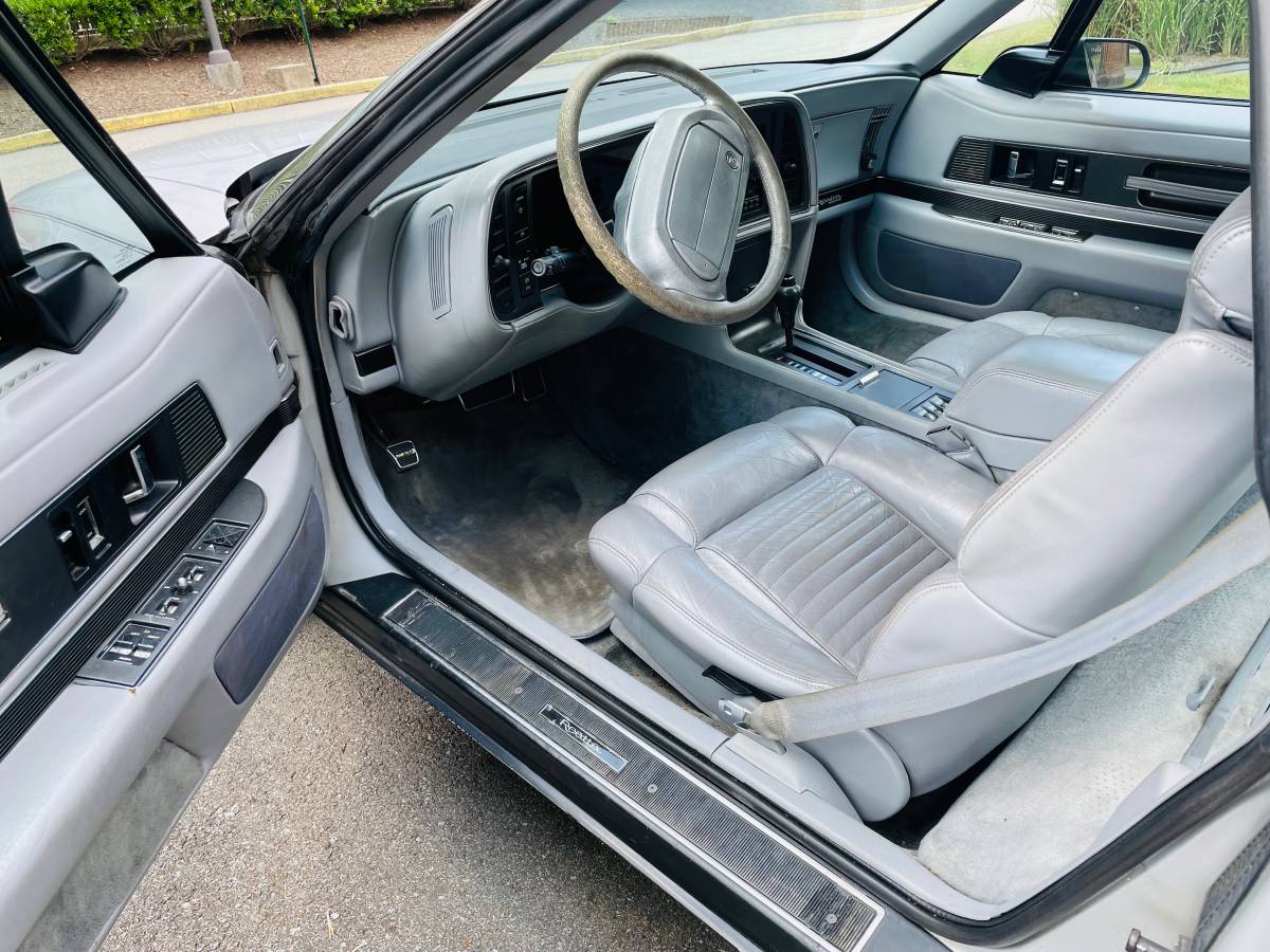 Buick-reatta-coupe-1990-silver-9