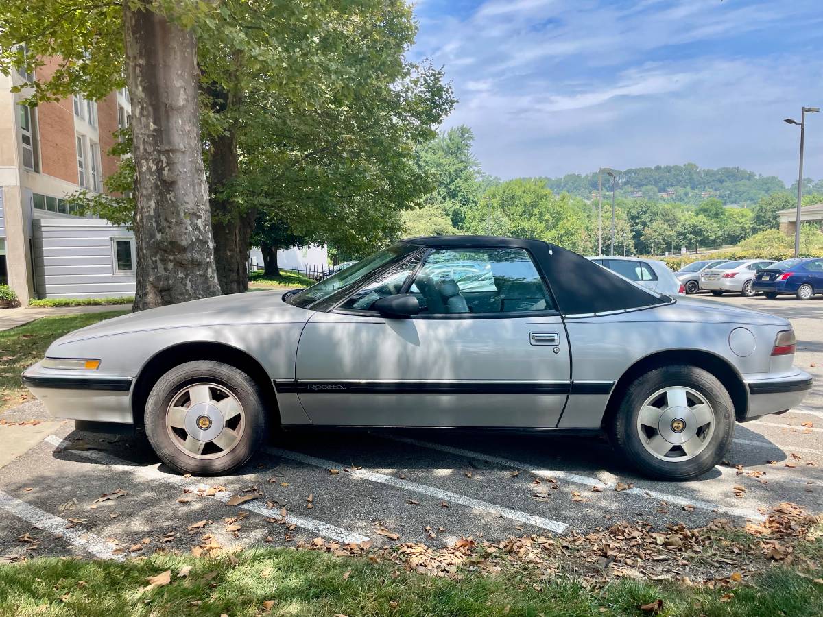 Buick-reatta-coupe-1990-silver