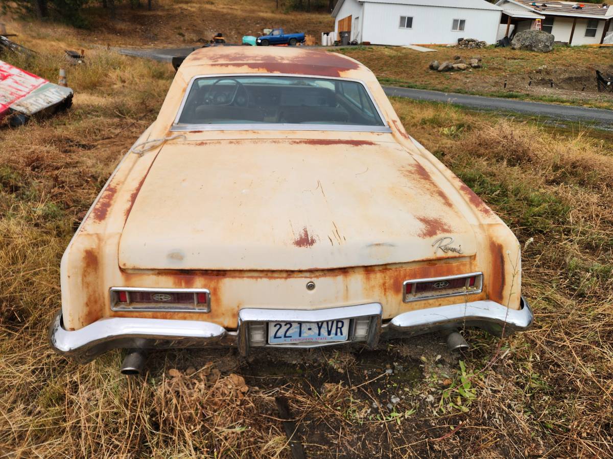 Buick-rivera-1964-white-4
