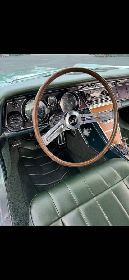 Buick-riviera-1965-green-10
