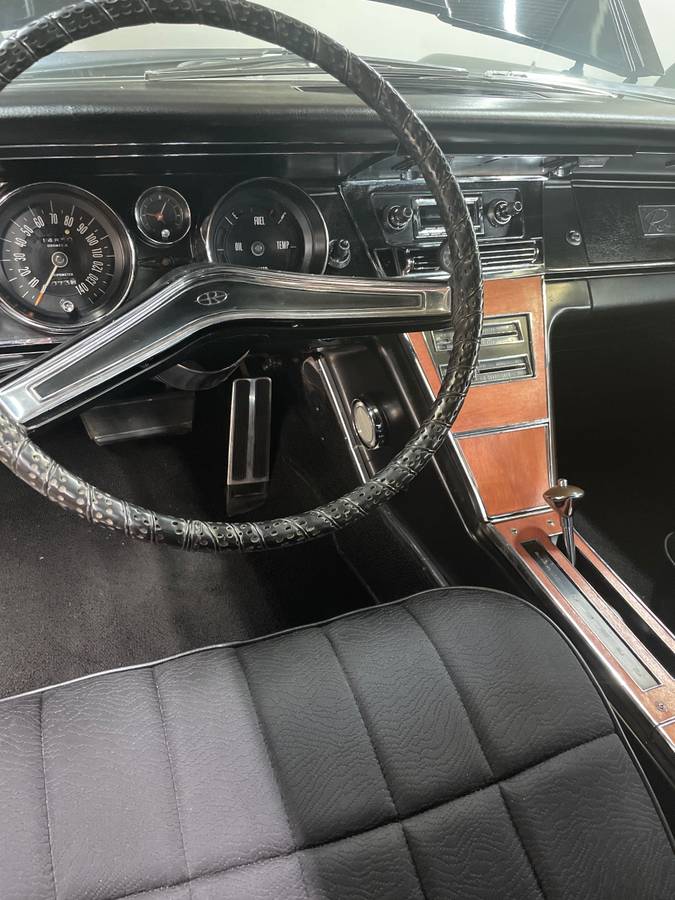 Buick-riviera-1965-white-17