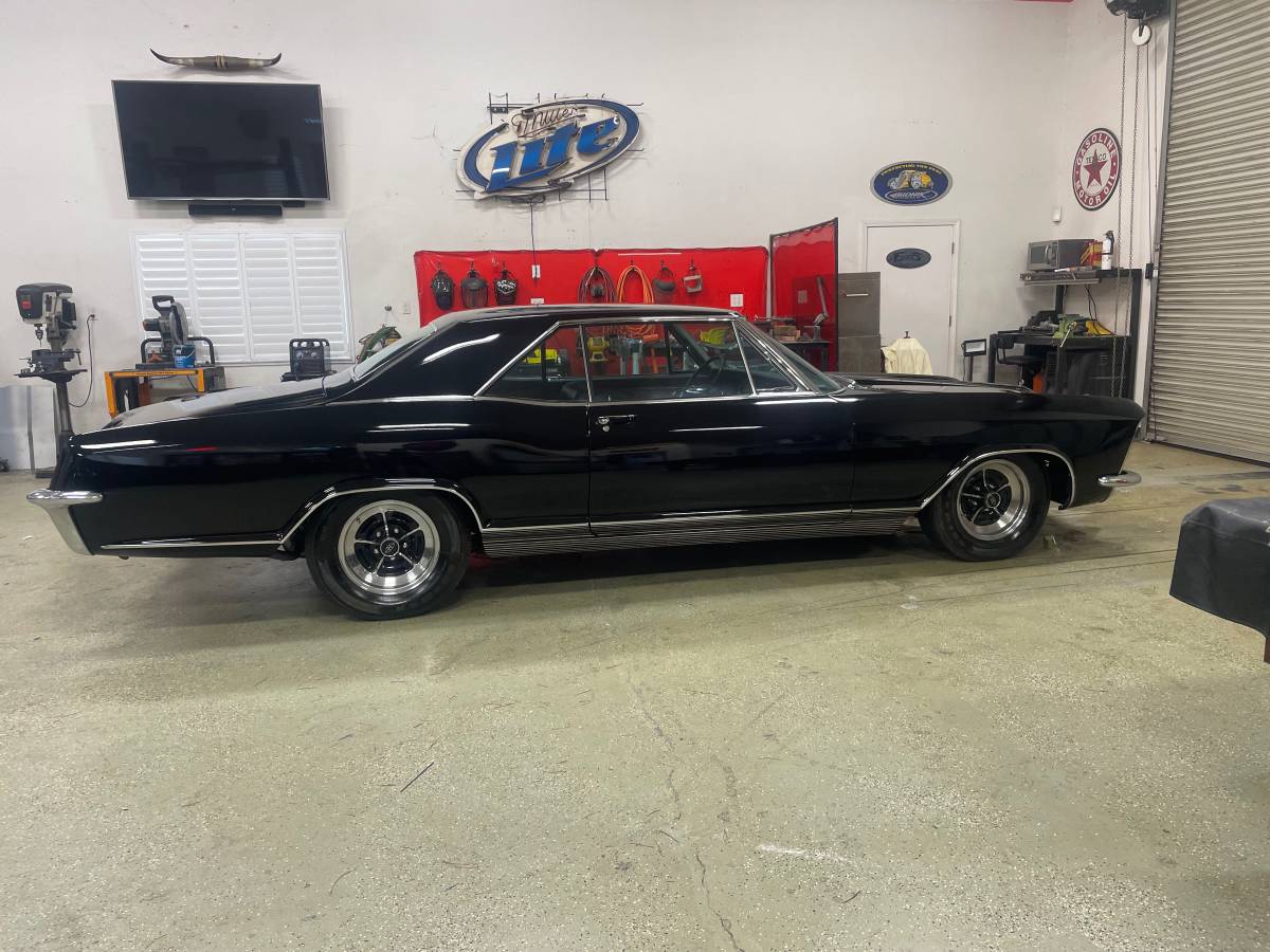 Buick-riviera-1965-white-5