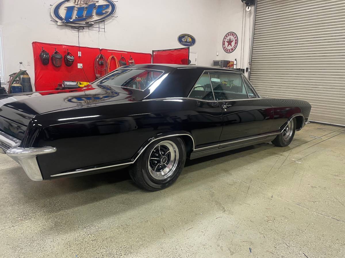 Buick-riviera-1965-white-6