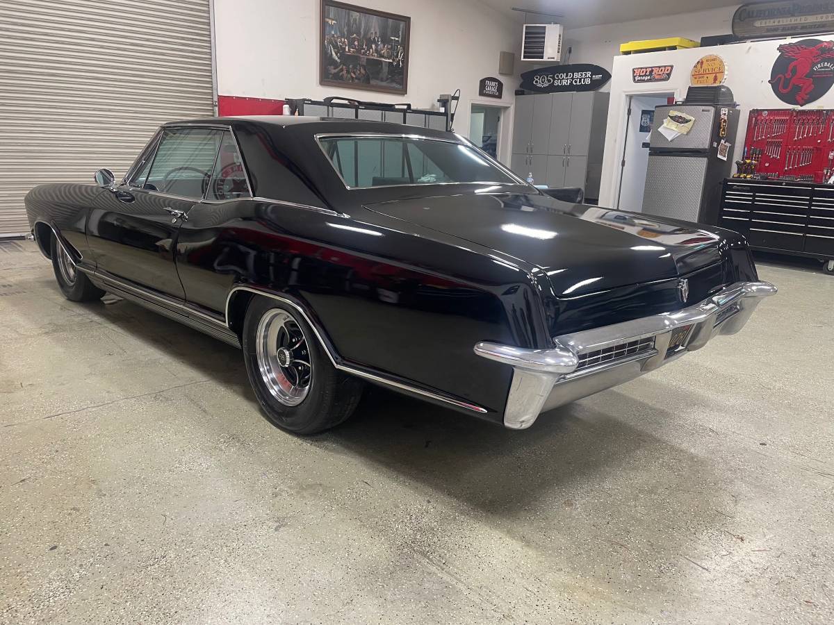 Buick-riviera-1965-white-8