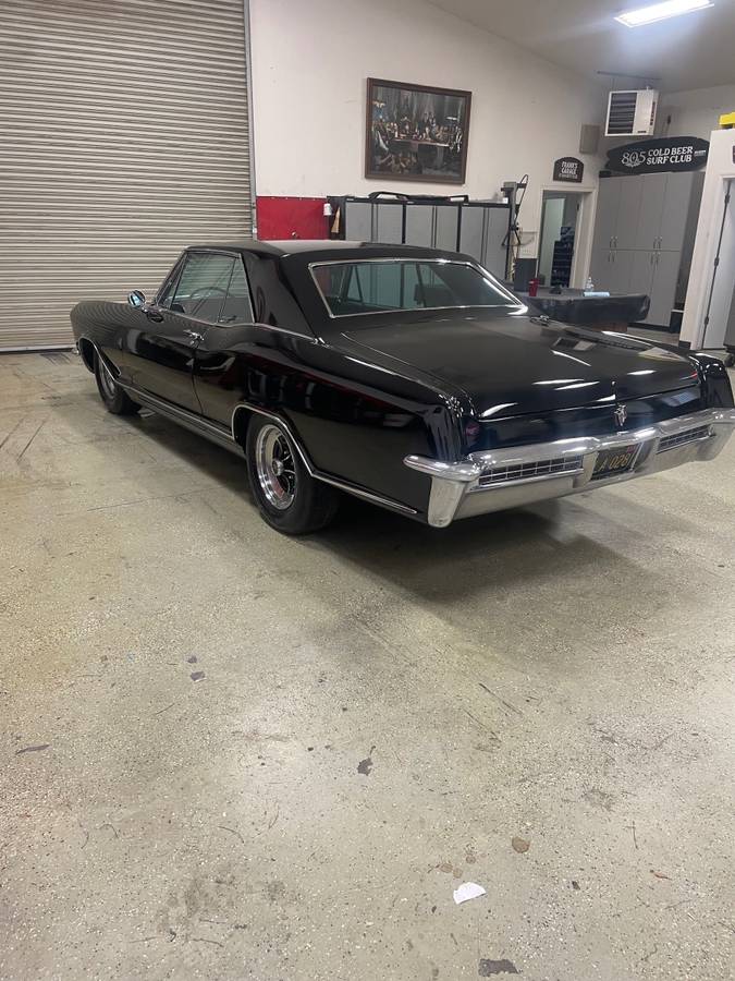 Buick-riviera-1965-white-9