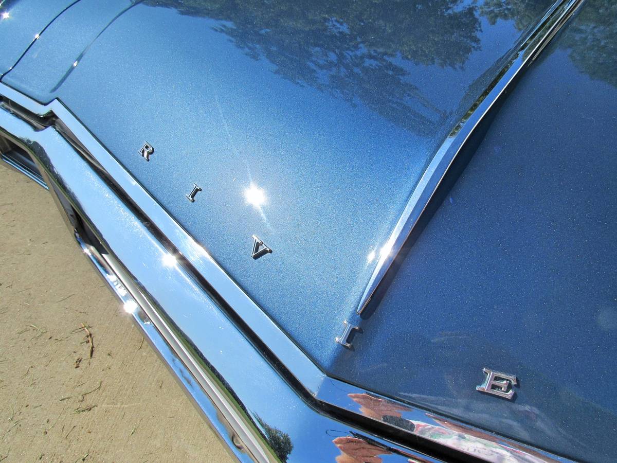 Buick-riviera-1969-blue-14