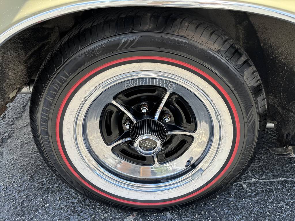 Buick-riviera-1969-green-13