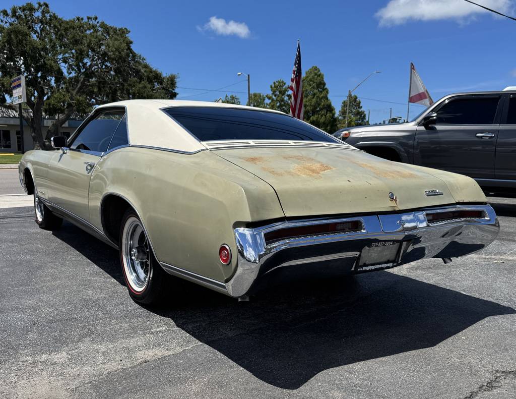 Buick-riviera-1969-green-2