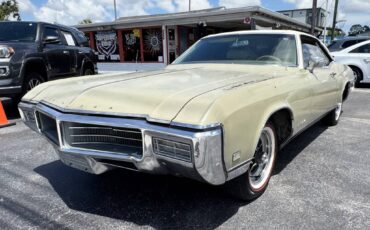 Buick-riviera-1969-green