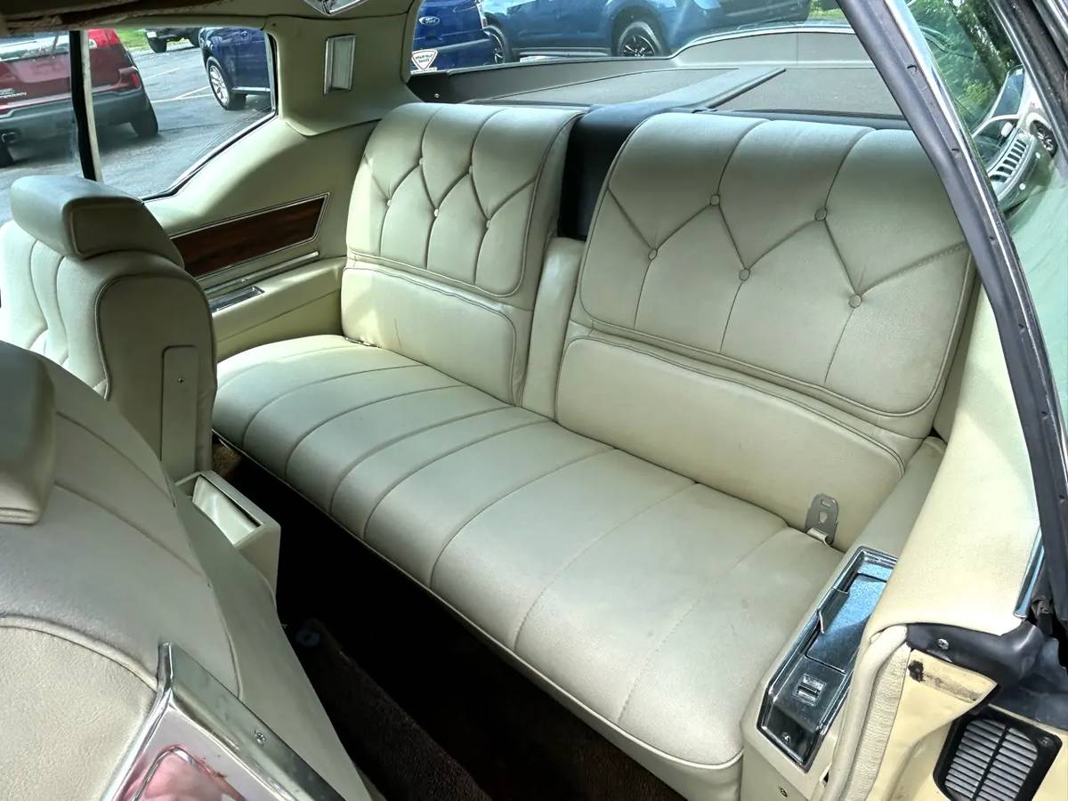 Buick-riviera-1972-10