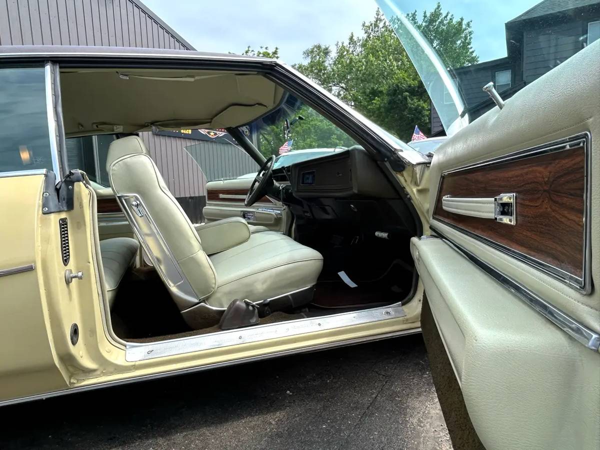 Buick-riviera-1972-2