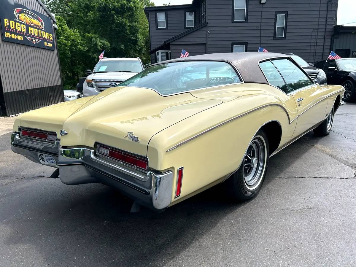 Buick-riviera-1972-5