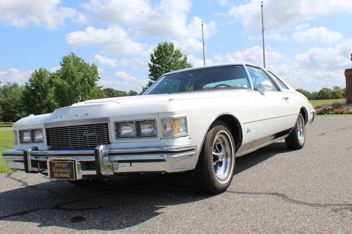 Buick-riviera-1976-white-1