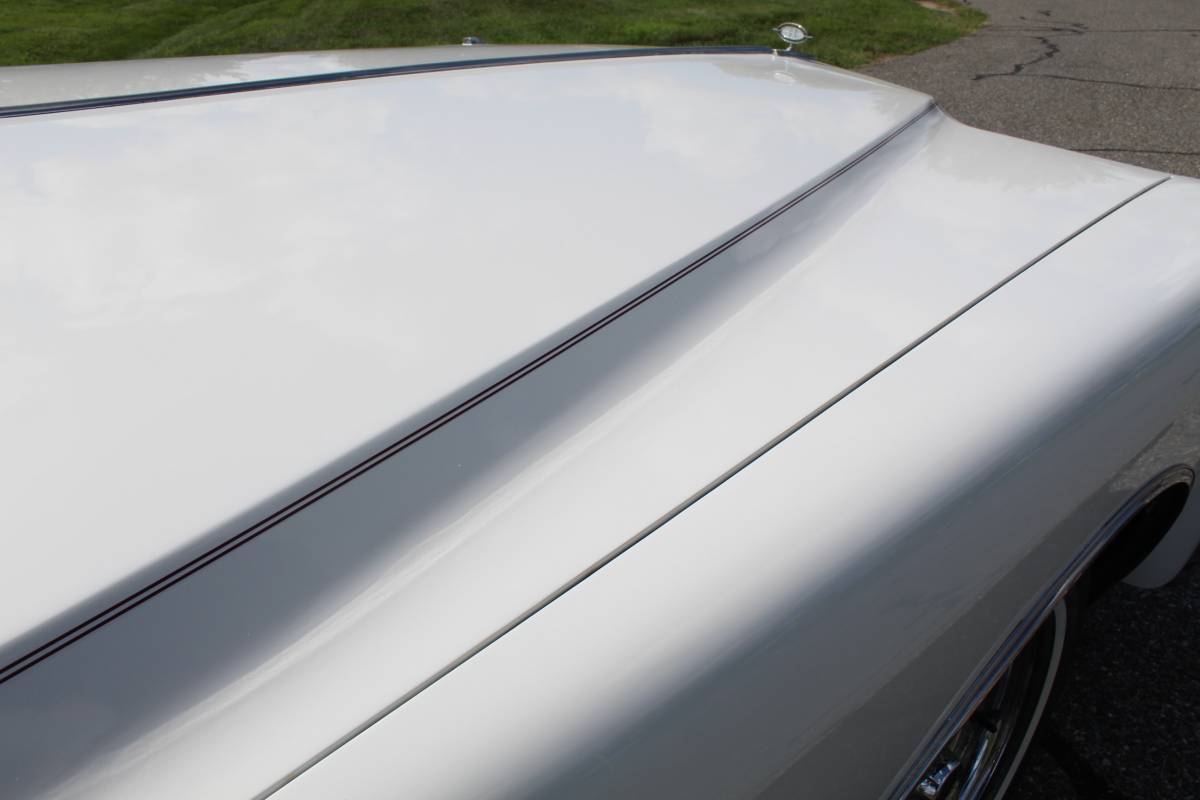 Buick-riviera-1976-white-12