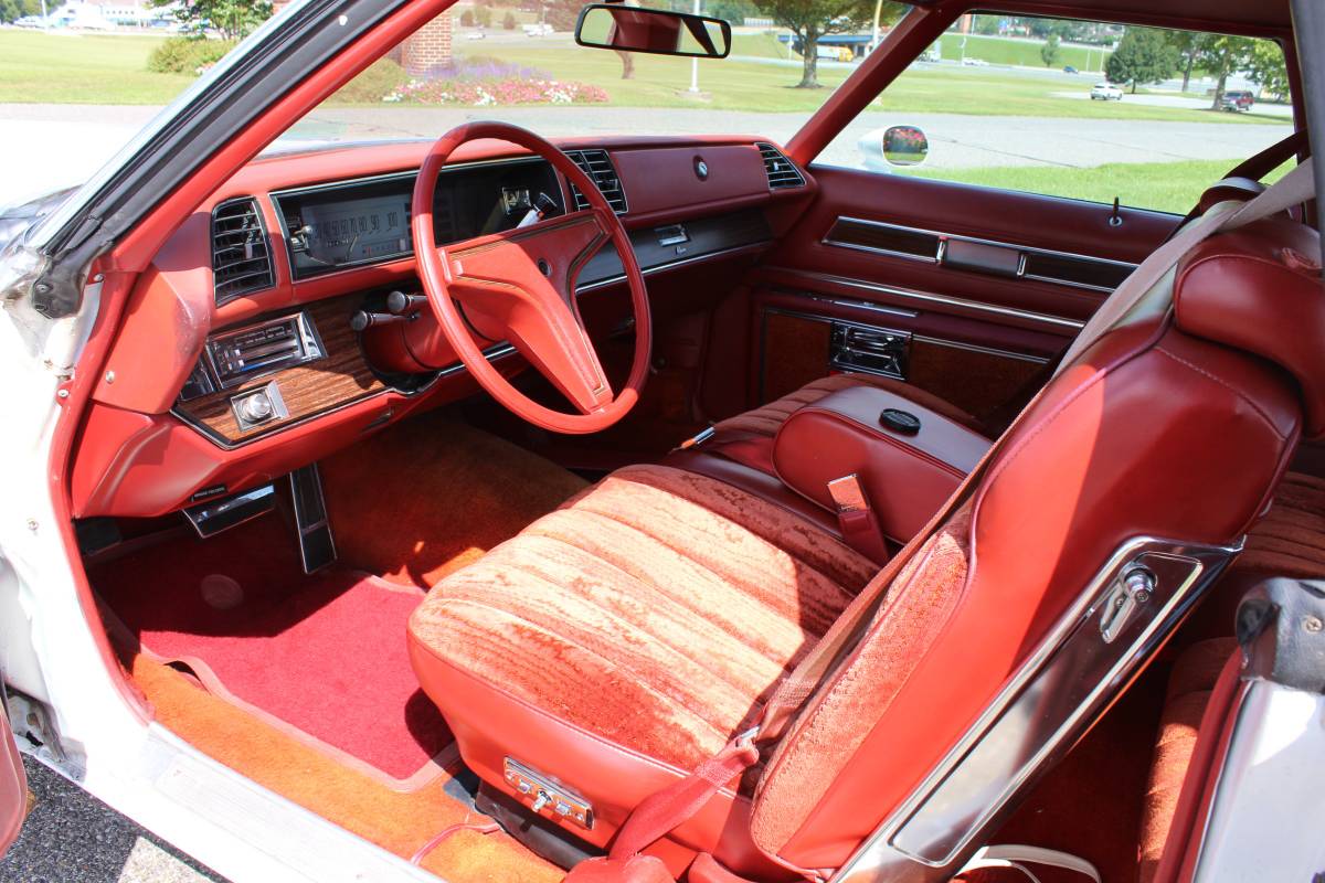 Buick-riviera-1976-white-15
