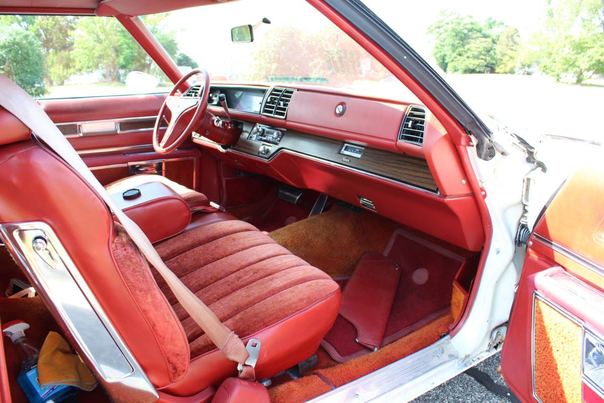 Buick-riviera-1976-white-19