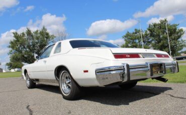 Buick-riviera-1976-white-2