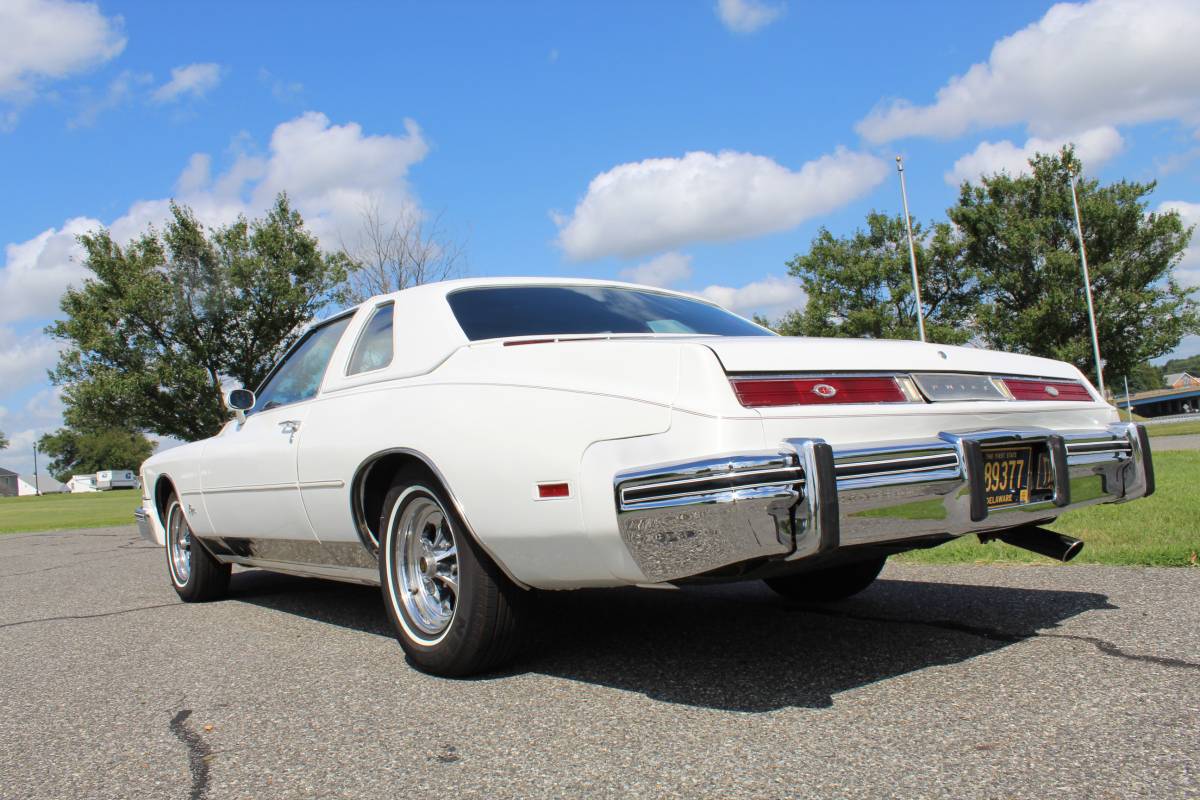 Buick-riviera-1976-white-2