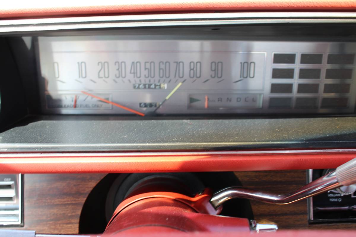 Buick-riviera-1976-white-22