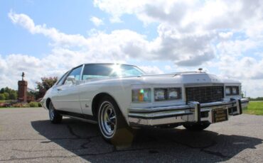 Buick-riviera-1976-white-4