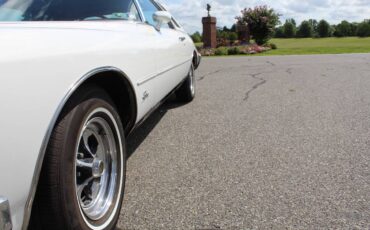 Buick-riviera-1976-white-5