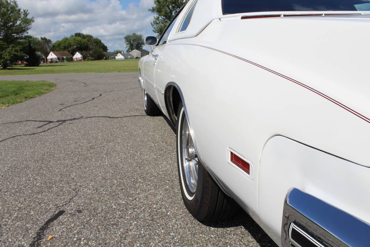 Buick-riviera-1976-white-6