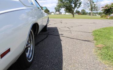 Buick-riviera-1976-white-7