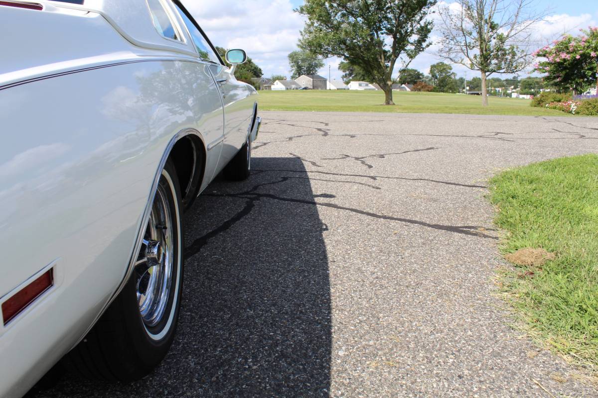 Buick-riviera-1976-white-7