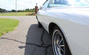Buick-riviera-1976-white-8