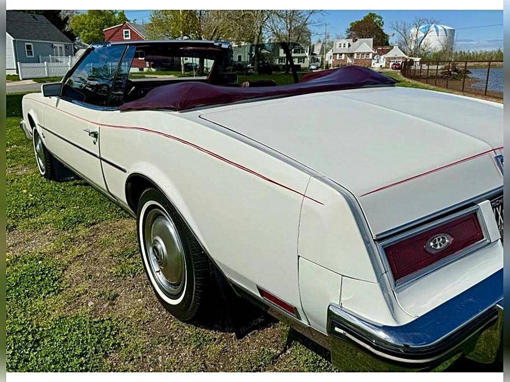 Buick-riviera-1983-white-10