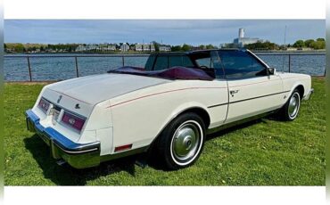Buick-riviera-1983-white-16